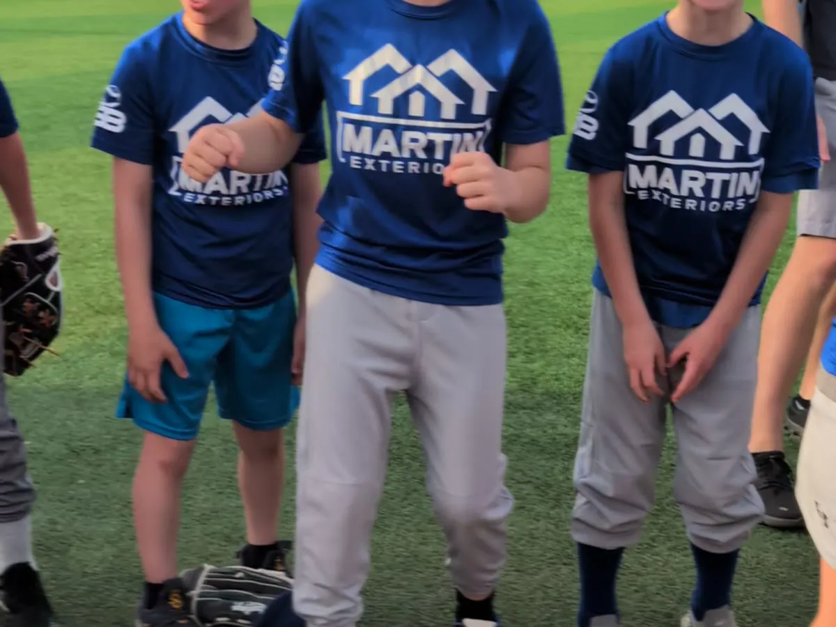 Stateline Baseball players wearing Martin Exteriors shirts